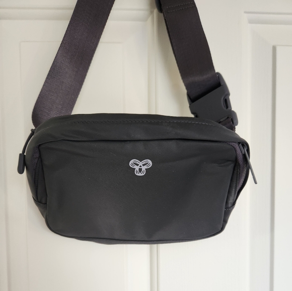 TNA Cross Body bag - Picture 1 of 9